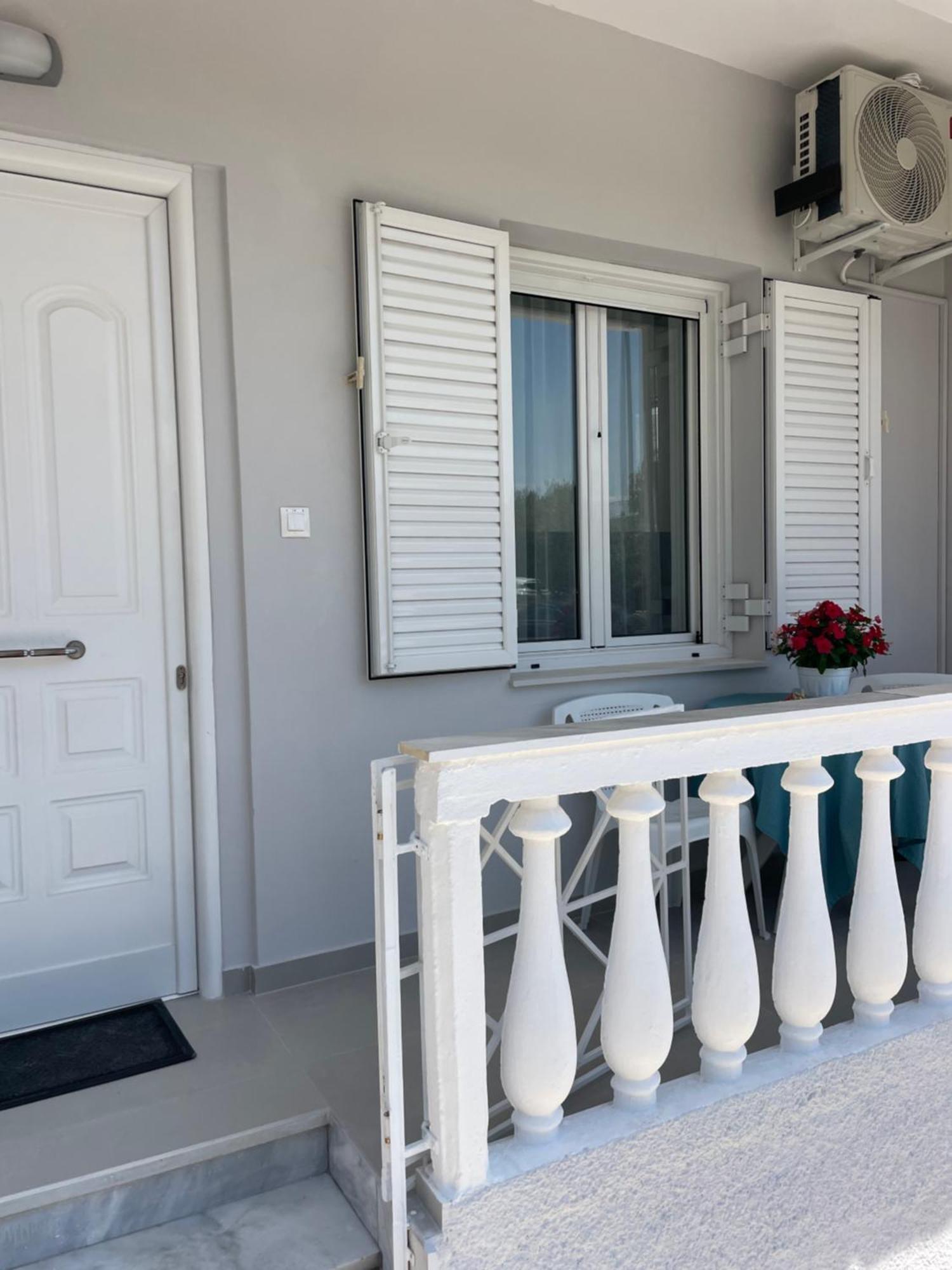 Kyma Luxury Suite Kiáton Eksteriør billede
